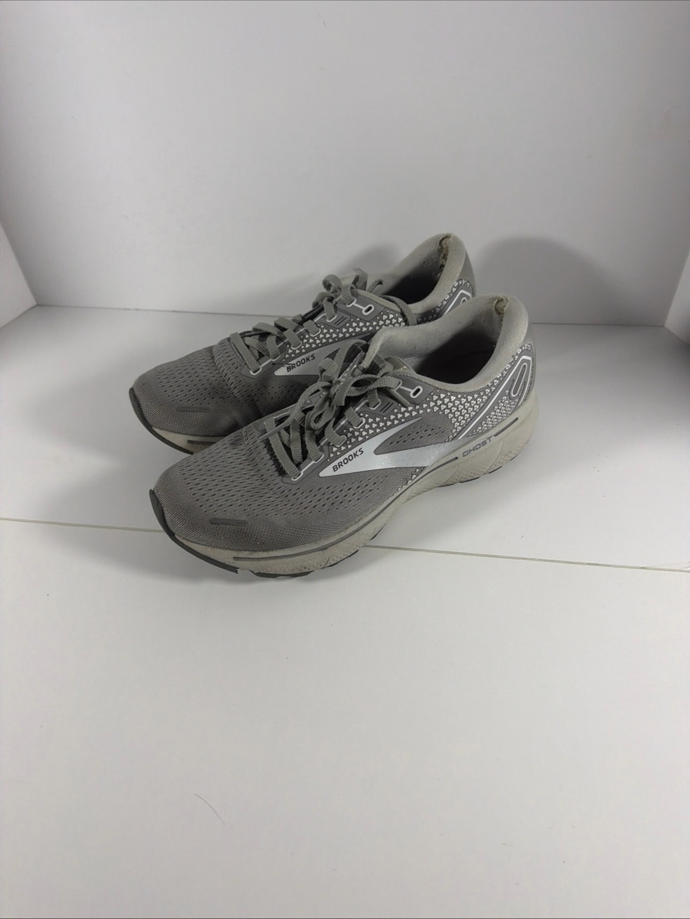 Brooks Men's Light Gray Mesh Running Sneakers